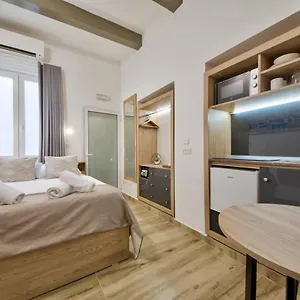 Tritoni Mini - Valletta , Il-Furjana Malta