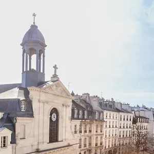 Famous Parisian Designer's Pied-a-terre In Le Marais , Paris France